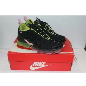 vapormax plus black pink rise